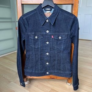 Levi’s trucker denim jacket dark wash